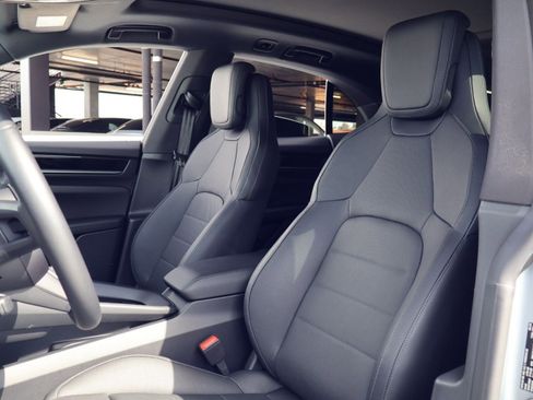 Certified 2025 Porsche Macan Electric RWD image 5