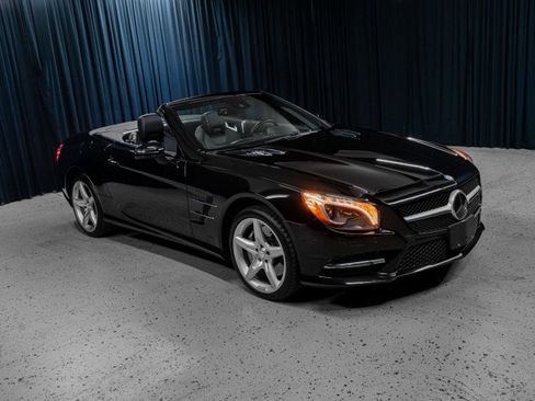 Used 2016 Mercedes-Benz SL 550 image 4