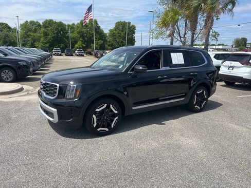 Used 2025 Kia Telluride S FWD image 3