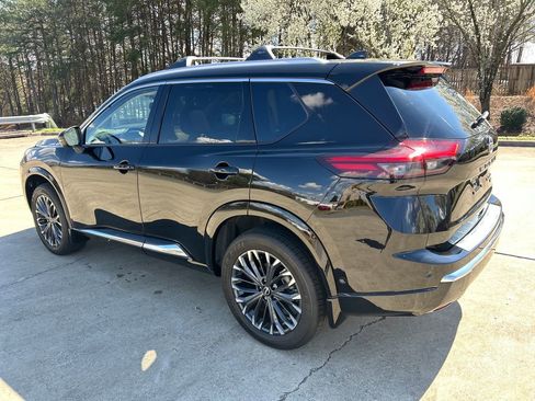 Used 2026 Nissan Rogue Platinum w/ Platinum Premium Package image 3