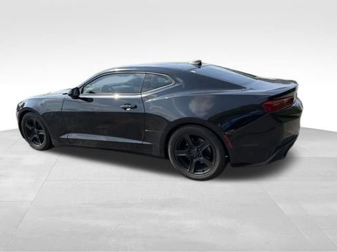 Used 2017 Chevrolet Camaro LT RWD image 5