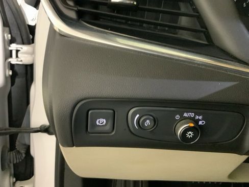 Used 2019 Buick Enclave Essence image 22