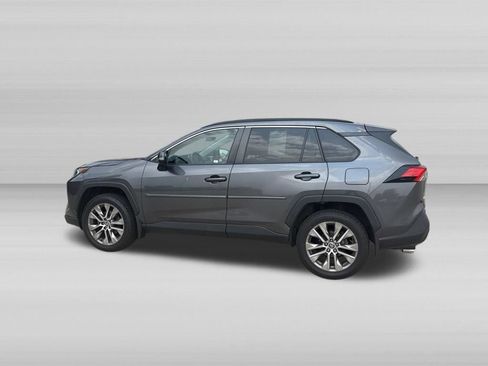 Used 2021 Toyota RAV4 XLE Premium AWD/4WD image 7