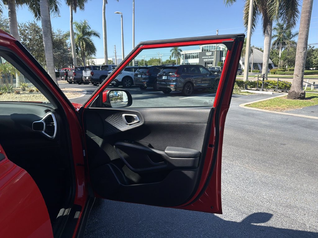 Used 2020 Kia Soul S FWD image 38