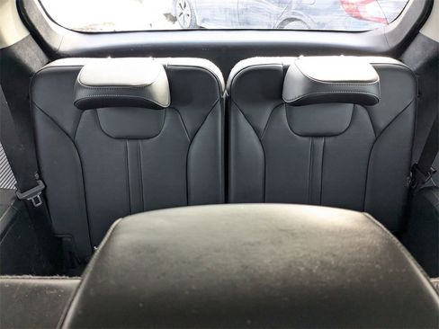 Used 2024 Kia Sorento S image 35