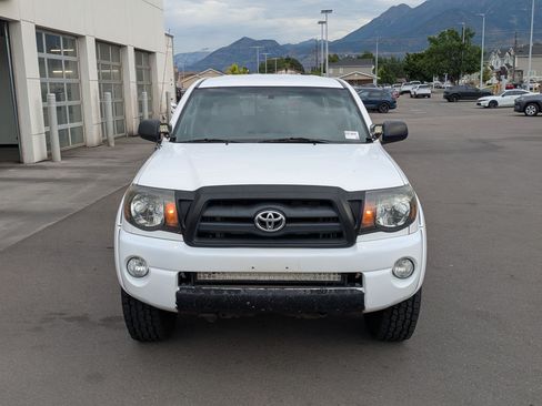 Used 2011 Toyota Tacoma 4x4 Double Cab w/ TRD Off-Road Pkg image 11