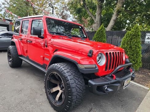 Used 2019 Jeep Wrangler Unlimited Sahara AWD/4WD image 4