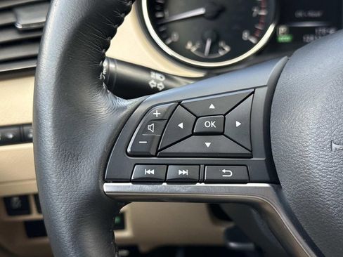 Used 2017 Nissan Rogue SV image 43