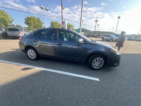 Used 2018 Toyota Corolla LE FWD image 15
