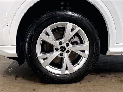 Used 2025 Audi Q5 Premium AWD/4WD image 12