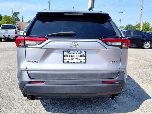 Used 2020 Toyota RAV4 XLE image 5