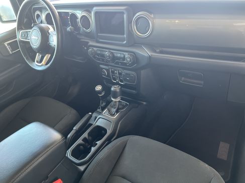 Used 2019 Jeep Wrangler Unlimited Sahara AWD/4WD image 14