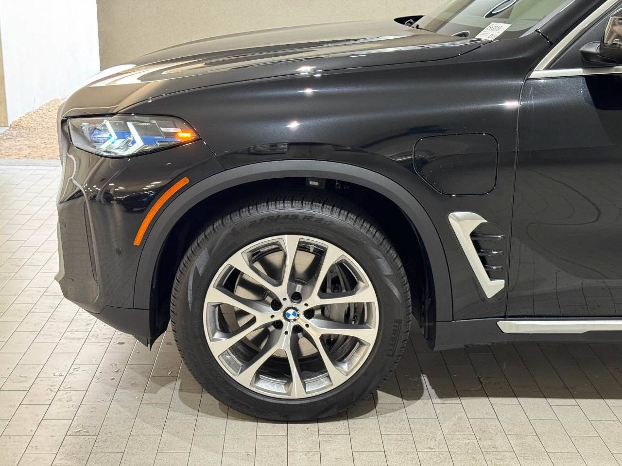 Used 2026 BMW X5 xDrive50e w/ Parking Assistance Package AWD/4WD image 4
