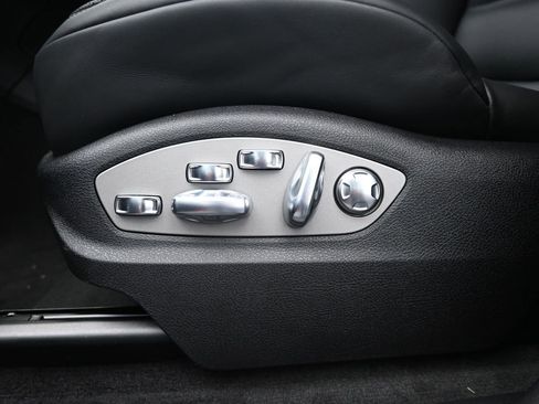 New 2026 Porsche Macan image 13