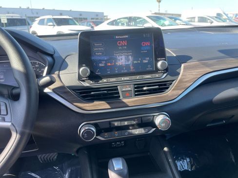 Used 2025 Nissan Altima 2.5 SV image 17