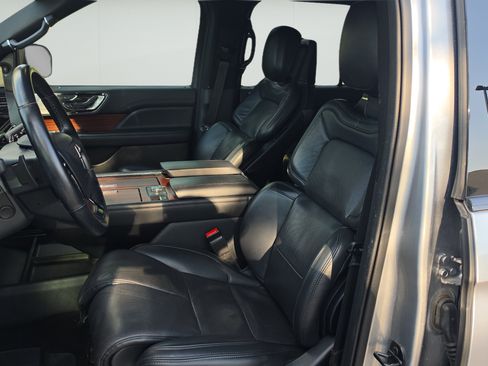 Used 2023 Lincoln Navigator Reserve RWD image 9
