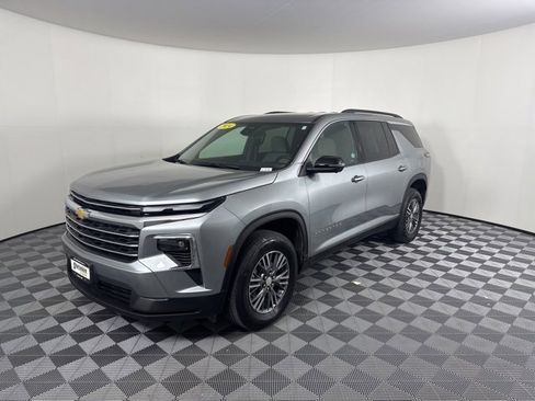 Used 2024 Chevrolet Traverse LT image 7