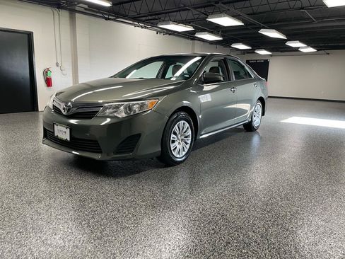 Used 2014 Toyota Camry LE FWD image 11
