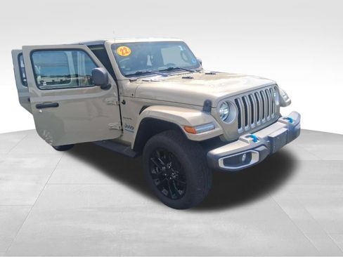 Used 2022 Jeep Wrangler Unlimited Sahara w/ Cold Weather Group AWD/4WD image 22