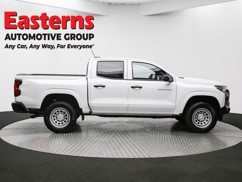 Used 2024 Chevrolet Colorado W/T w/ Technology Package RWD image 4