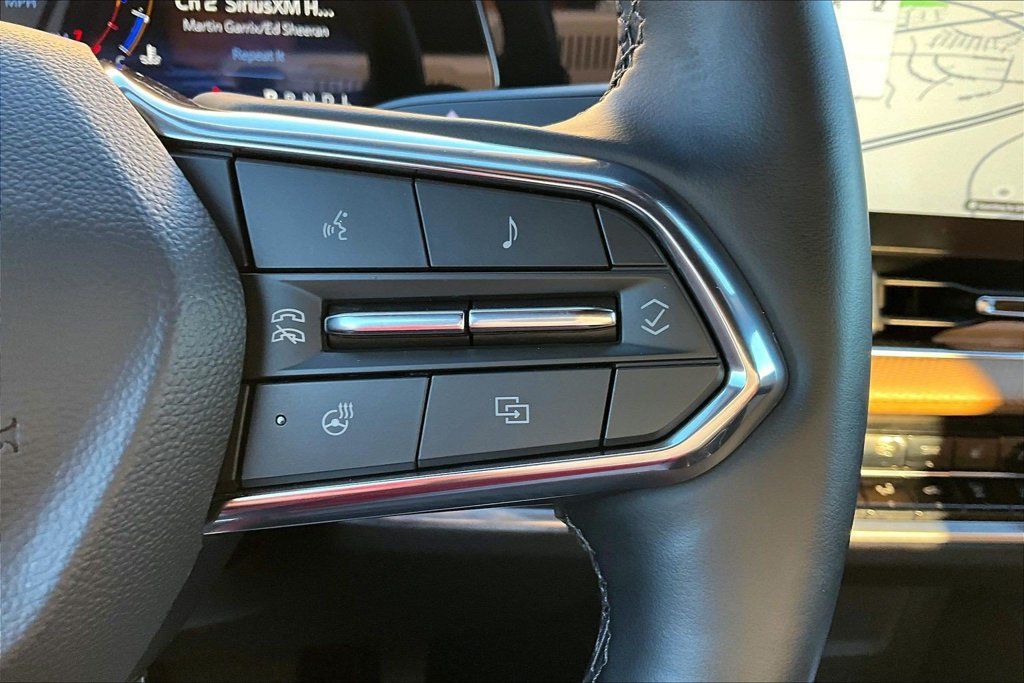 Used 2025 Chevrolet Equinox ACTIV w/ Safety and Technology Package AWD/4WD image 19