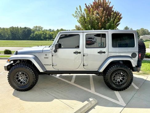 Used 2016 Jeep Wrangler Unlimited Sahara AWD/4WD image 5