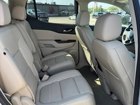Used 2023 GMC Acadia Denali w/ Denali Technology Package image 12