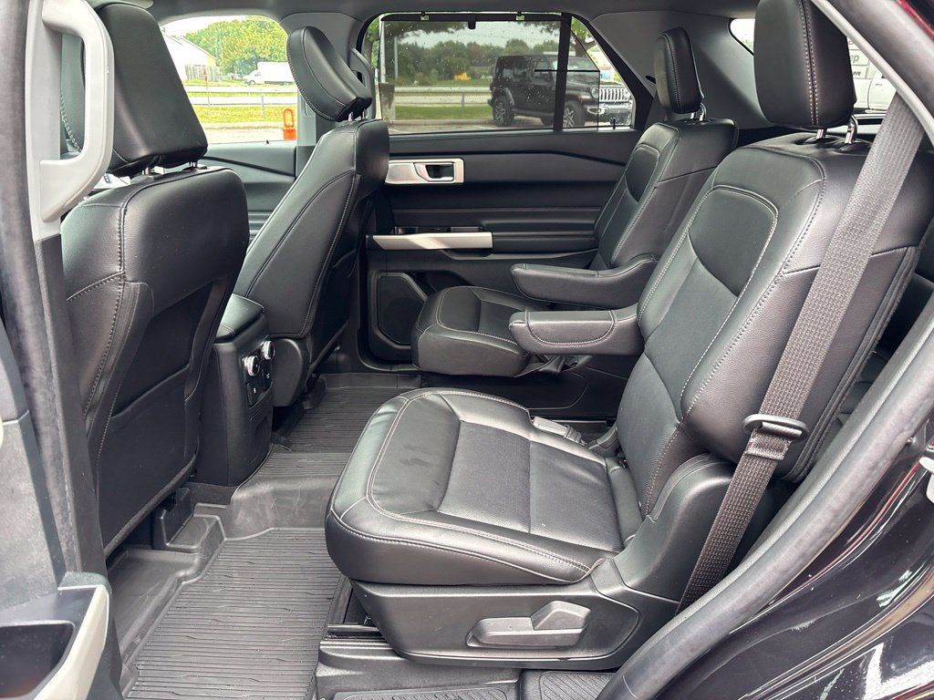 Used 2023 Ford Explorer Limited w/ Limited Technology Package AWD/4WD image 14