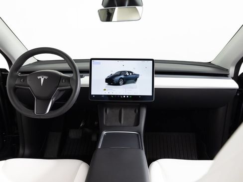 Used 2024 Tesla Model Y Long Range AWD/4WD image 33
