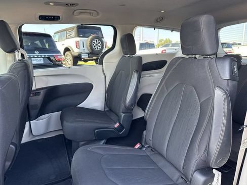 Used 2017 Chrysler Pacifica Touring Plus FWD image 12