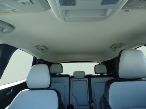 Used 2025 Ford Escape Platinum w/ Premium Technology Package AWD/4WD image 31