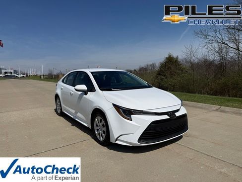 Used 2025 Toyota Corolla LE image 1