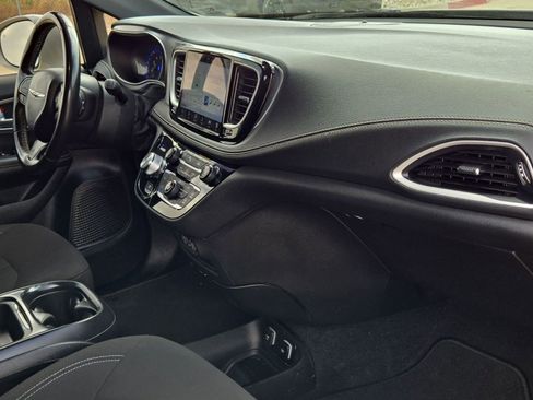 Used 2021 Chrysler Pacifica Touring w/ S Appearance Package image 23