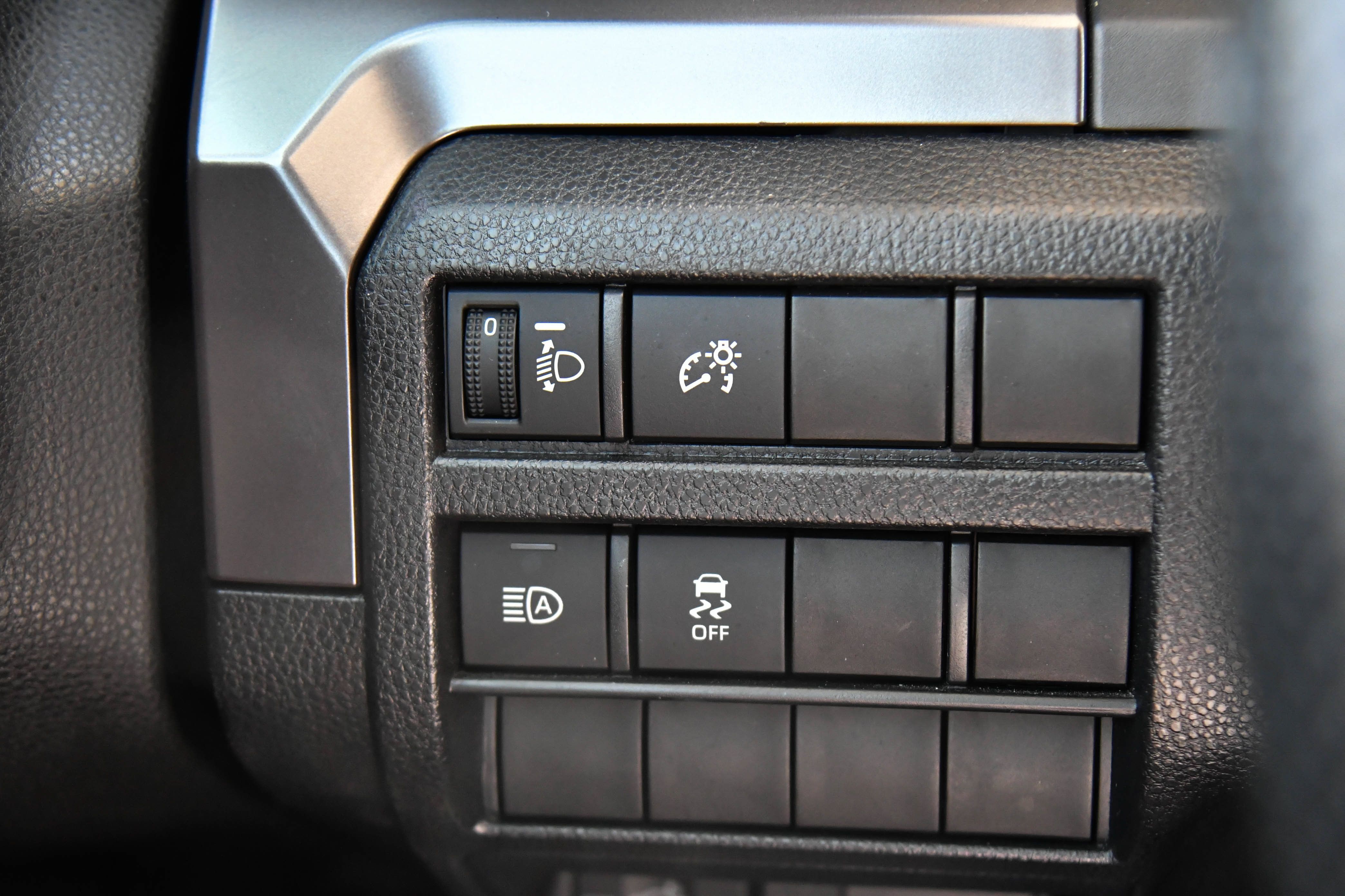 Used 2025 Toyota Tacoma SR5 AWD/4WD image 33