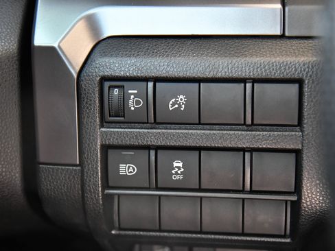 Used 2025 Toyota Tacoma SR5 AWD/4WD image 33