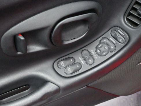 Used 2003 Chevrolet Corvette Z06 w/ Memory Package, 3 Drivers image 11