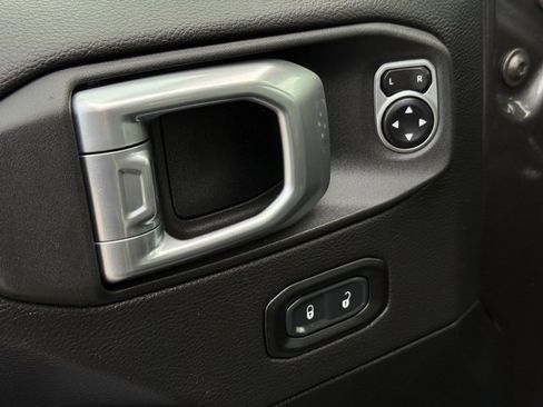 Certified 2021 Jeep Gladiator Overland image 14