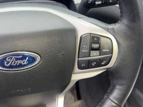 Used 2023 Ford Explorer XLT w/ Equipment Group 202A AWD/4WD image 10