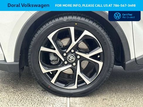 Used 2021 Toyota C-HR XLE FWD image 11