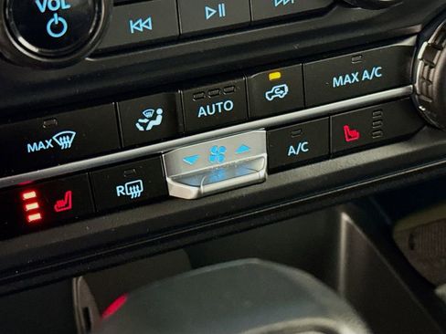 Used 2024 Ford Bronco Everglades image 22