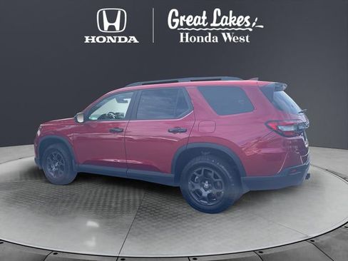 Used 2025 Honda Pilot TrailSport image 3