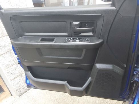 Used 2018 RAM 1500 Express AWD/4WD image 24