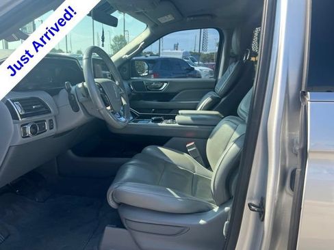 Used 2019 Lincoln Navigator L Select RWD image 15