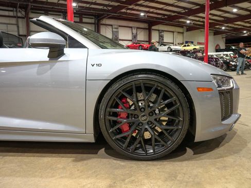 Used 2018 Audi R8 V10 w/ Carbon Exterior Package AWD/4WD image 11