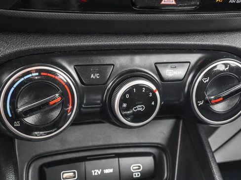 Certified 2023 Hyundai Venue SE image 22