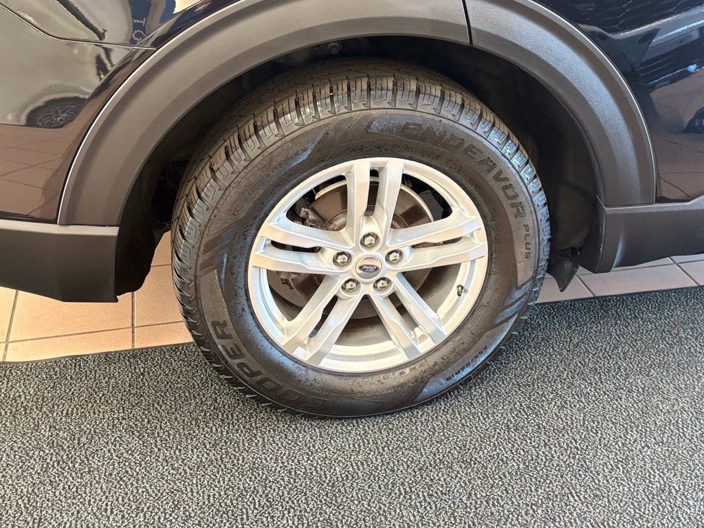 Used 2020 Ford Explorer XLT w/ Equipment Group 202A AWD/4WD image 18