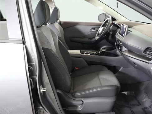 Used 2023 Nissan Rogue SV image 29