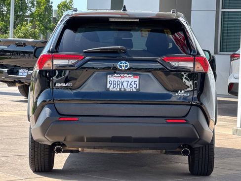 Certified 2022 Toyota RAV4 LE AWD/4WD image 6