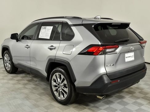 Used 2021 Toyota RAV4 XLE Premium image 4