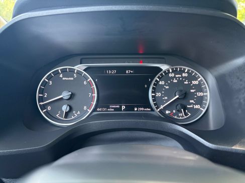 Used 2025 Nissan Rogue SV FWD image 37